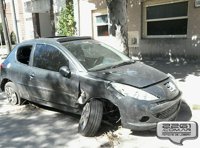 Auto robado y volcado en la 227 mar 17