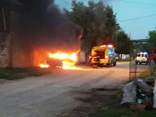 Camioneta incendiada