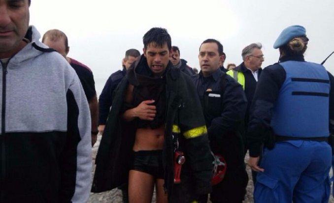 Mar del Plata - salvó a una mujer en la playa