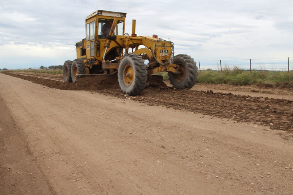 Reparan camino circunvalación