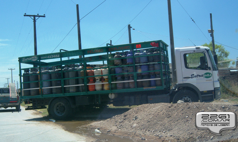 camion encajado Lamadrid y De caso copia