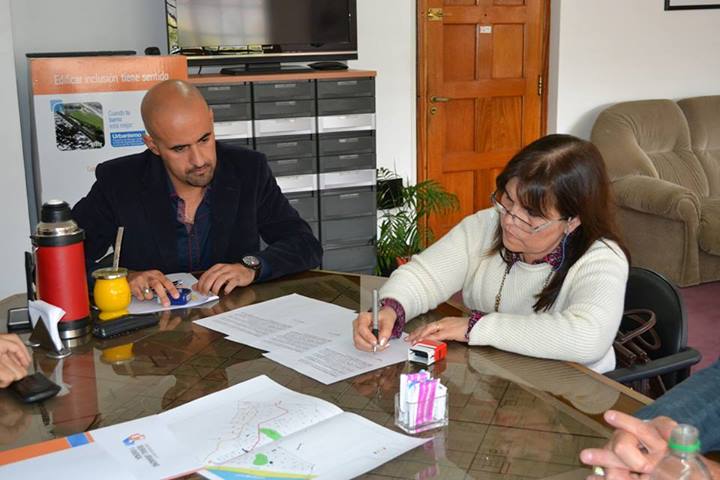 diana argüello firma convenio la plata